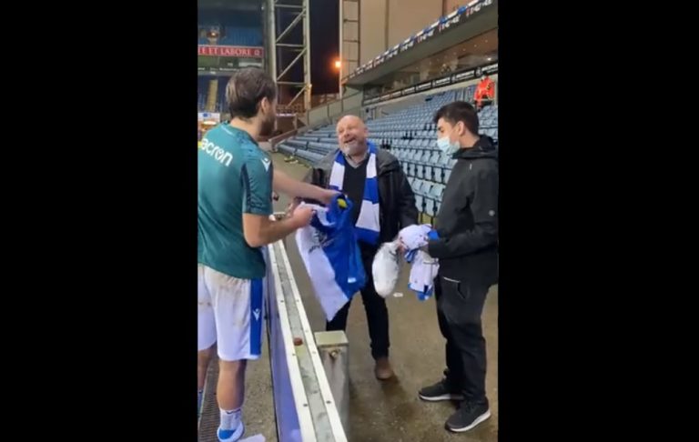Ben Brereton le regaló su camiseta a hincha chileno que lo fue a ver al estadio