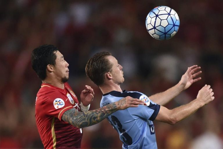 China prohíbe a los futbolistas hacerse tatuajes para que sean 