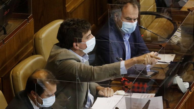 “No sé si postula a la presidencia o a los JJ. OO., porque el nivel de volteretas...: Schalper criticó a Gabriel Boric