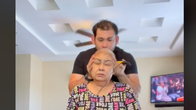 ¡Noble gesto! Joven sorprendió a su mamá con cáncer y se rapó junto a ella