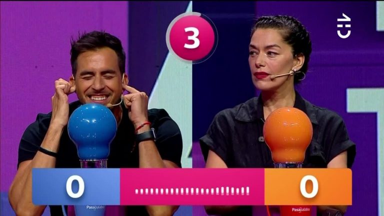 ¡Intentaron de todo para adivinar la canción! Los divertidos esfuerzos de Camilo huerta y Elvira Cristi en Pasapalabra