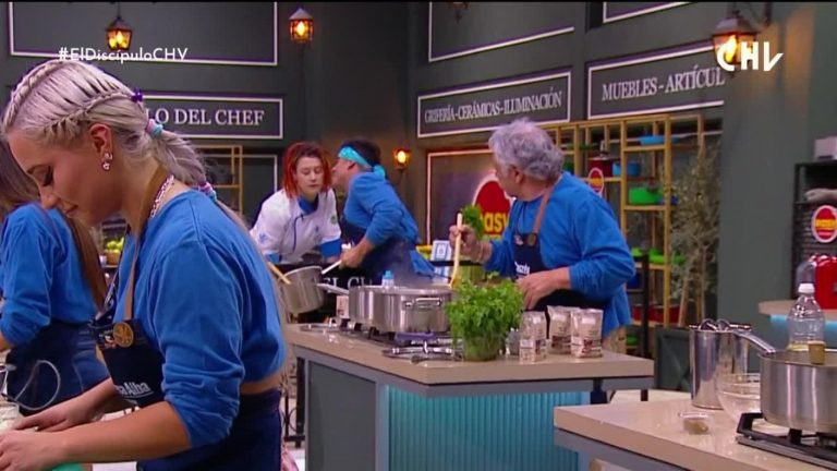 ¡Piquito! Bruno se lanzó con beso a la chef Carolina Bazán