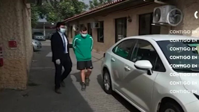 Impactantes imágenes: Detienen a violento sujeto que incendió el auto de un vecino