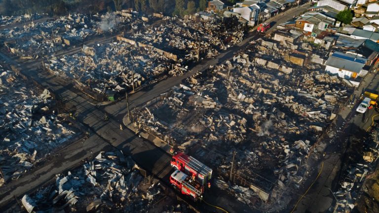 Gobierno decreta estado de catástrofe en Castro tras voraz incendio que afectó a 145 casas