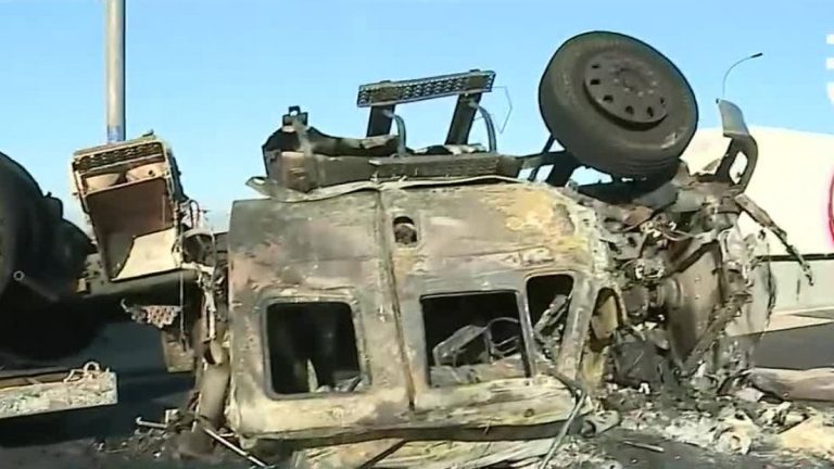 Conductor se salvó de milagro: Camión se incendia por completo en General Velásquez y provoca enorme taco