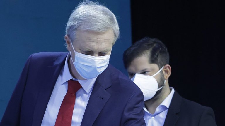 ¿Qué está permitido y qué no para conseguir votos? La batalla campal de Boric y Kast de cara a segunda vuelta