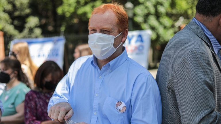 Rojo Edwards interpela a Boric: “Tiene que despejar por qué se hizo un test de drogas estando en aislamiento preventivo”