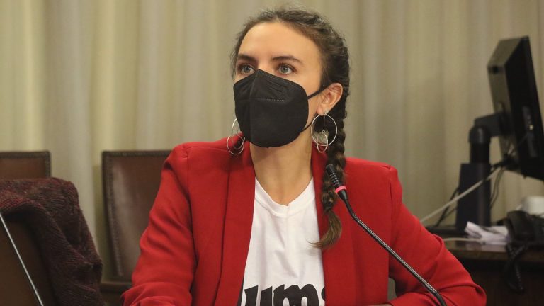 Camila Vallejo apunta a Kast: “Durante el debate dijo 22 mentiras; no pueden pretender gobernar así”