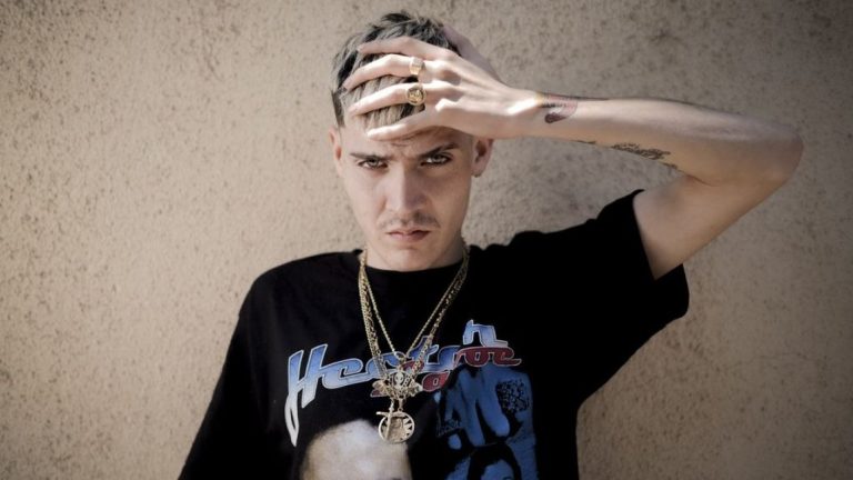 ¡Se escapó del control sanitario! Denuncian que Marcianeke se fugó sin esperar el PCR negativo para realizar un show