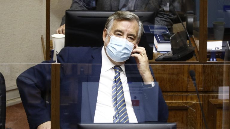 Senador Alejandro Guillier: “Pensé que Kast no iba a reconocer la derrota”