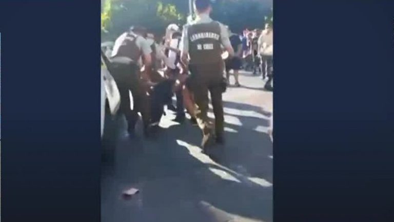 Vecinos de Plaza Brasil dejan grave a sujeto que intentó robar a dos niñas en plena feria navideña