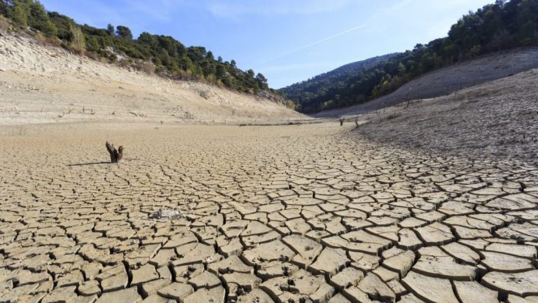 2021 seco y cálido: Ranking con los 7 hitos meteorológicos que marcaron el año en Chile