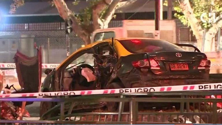 Había cumplido 32 años recién ayer: Pasajera de taxi muere tras ser colisionada por delincuentes que escapaban de Carabineros