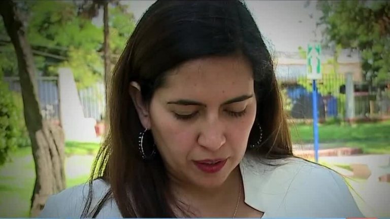 La llamaba 50 veces al día y hasta merodeó su casa: Alcaldesa de Quinta Normal denuncia a hombre que la acosó durante 17 meses