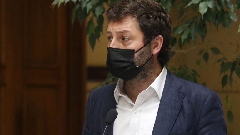 Parlamentarios UDI proponen reglamento para realizar exámenes de drogas obligatorios en la Cámara