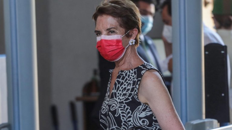 Piden acusar constitucionalmente a ministra Hutt por ausencia de buses