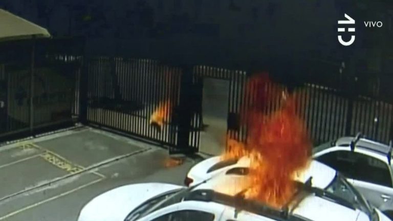 Cámaras de seguridad captan a sujeto lanzando bombas molotov a centro de reinserción de Gendarmería