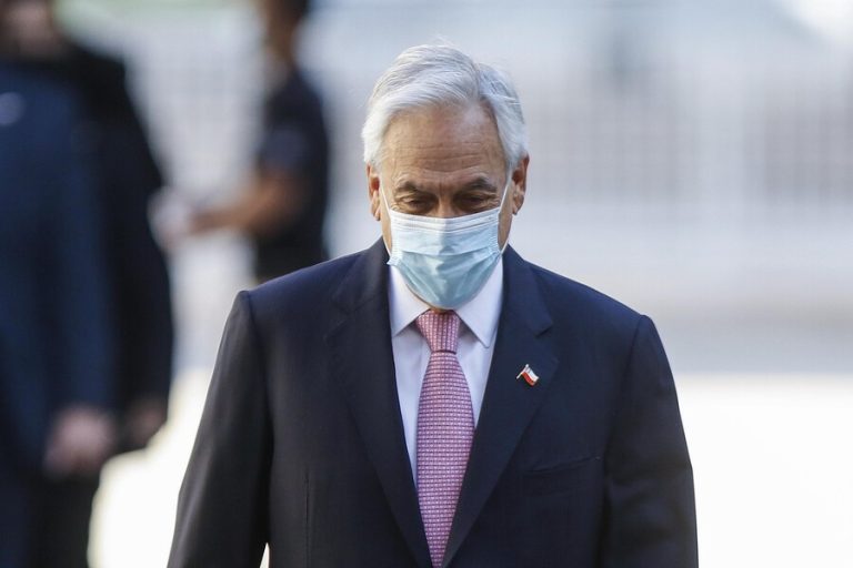 PC envió saludo de Año Nuevo a todos los chilenos y chilenas, menos al presidente Piñera: 