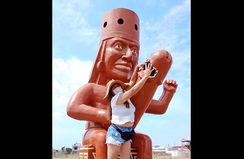 La estatua fálica que es furor turístico en Perú: Fue confeccionada como homenaje a civilización prehispánica