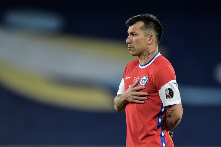 ¡Alarma total en la Roja! Bologna confirma que Gary Medel tiene COVID-19
