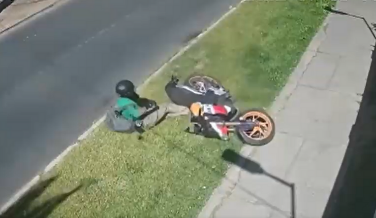 Captan a sujeto derribando a conductor para robar su moto: Asaltantes suman más de 100 detenciones