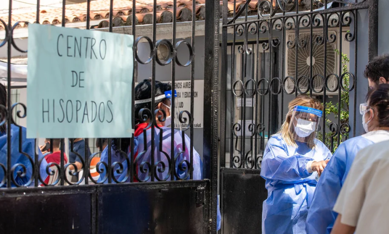 Nuevo récord: Argentina superó por primera vez los 100 mil contagios diarios de COVID-19