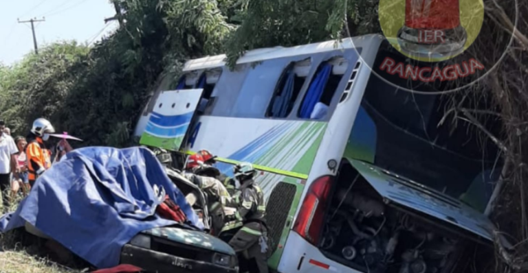 Bus interurbano volcó en Graneros tras colisionar con un vehículo