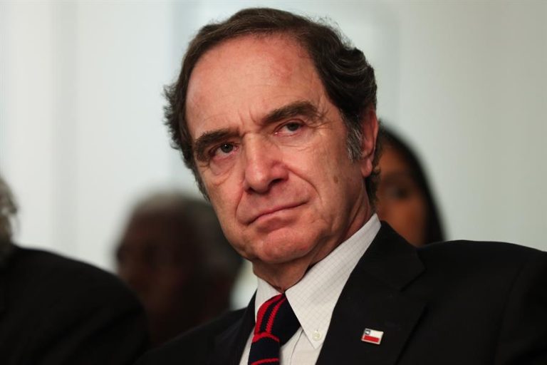 Gobierno impulsa plan para buscar a víctimas de adopción ilegal durante la dictadura