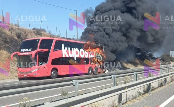 Pasajeros cuentan el drama que vivieron: ¿Qué hacer cuando se incendia el bus en el que vas de viaje?