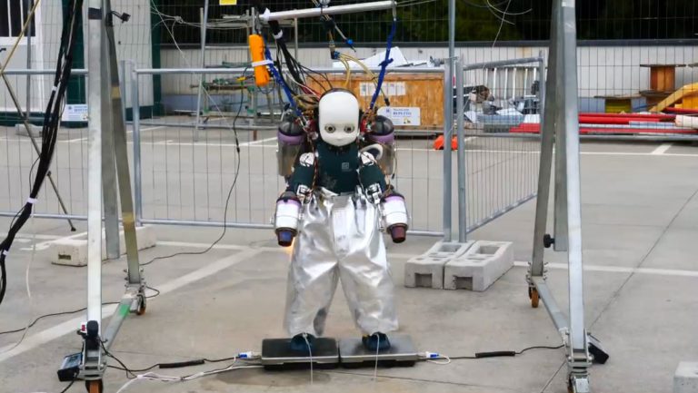 Al estilo de Iron Man: Crean robot volador que podría salvar vidas en un desastre natural