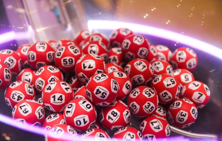 ¿Quieres ganar 325 millones de dólares? Así puedes participar por un premio millonario este viernes