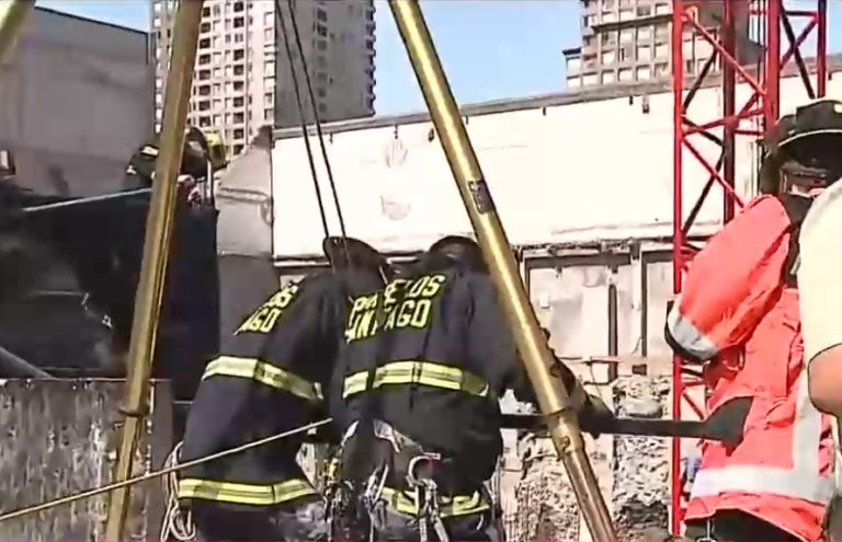 Hombre quedó atrapado tras derrumbe en construcción de Santiago Centro