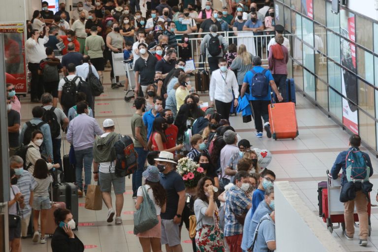 Diputado Castro emplaza al gobierno y pide el cierre del aeropuerto por aumento de casos