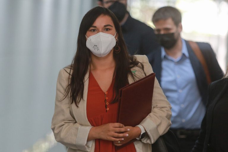 Dra. Izkia Siches en cuarentena preventiva tras ser contacto estrecho de un caso positivo