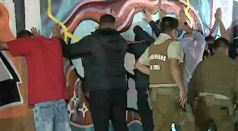 Fiesta en Santiago terminó con una balacera: Más de 40 personas fueron detenidas