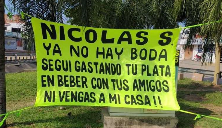 Novia anuncia la cancelación de su boda con un llamativo cartel colgado en plena calle