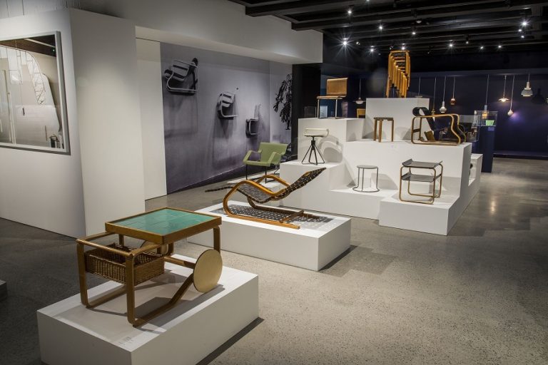 Museo demandó a artista por quedarse con dinero que le dieron para realizar dos obras: Entregó lienzos en blanco