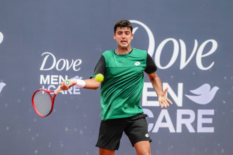 Barrios cae inapelablemente en su debut y Garín queda como el único chileno en el Abierto de Australia