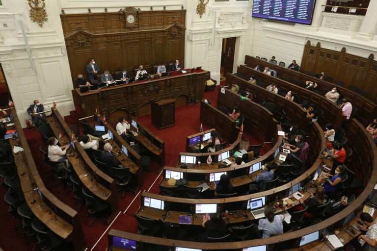 No más de $3.500.000: Convencionales proponen que dieta de autoridades electas sea de máximo 10 sueldos mínimos