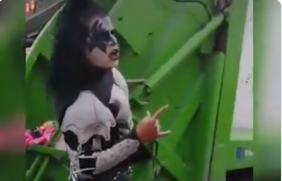 Recolector de basura se disfraza de integrante de Kiss e músico de la banda reacciona al viral