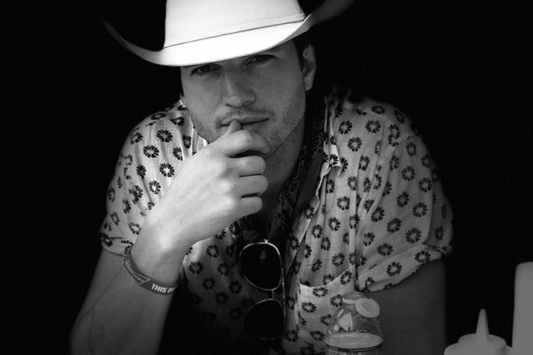 Ashton Kutcher está en Chile y visitó restaurante en Punta Arenas