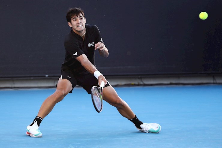 Garín sobrevive a otra batalla y se mete en tercera ronda del Abierto de Australia