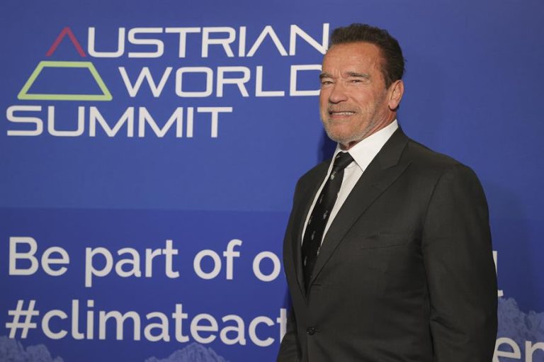 Arnold Schwarzenegger protagonizó accidente de tránsito: Su auto terminó volcado encima de otro