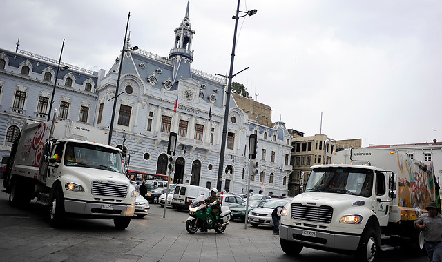 Trabajador del aseo municipal es baleado por mujer en las calles de Valparaíso