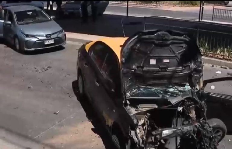 Impactante choque tras persecución en Maipú: Dos menores de edad detenidos