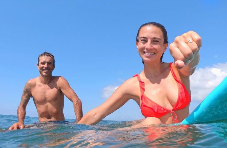 Tita Ureta reveló cómo le pidieron matrimonio mientras practicaba surf en Costa Rica
