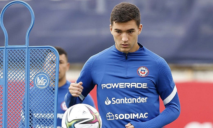 Robbie Robinson rompe el silencio tras abandonar a la Roja: “Es mi carrera y tomo mis propias decisiones”