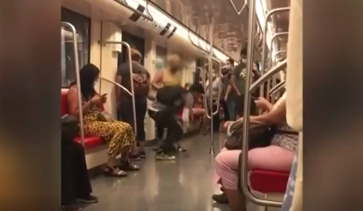 Habla mujer que fue agredida en el Metro por un músico al que le pidió ponerse mascarilla