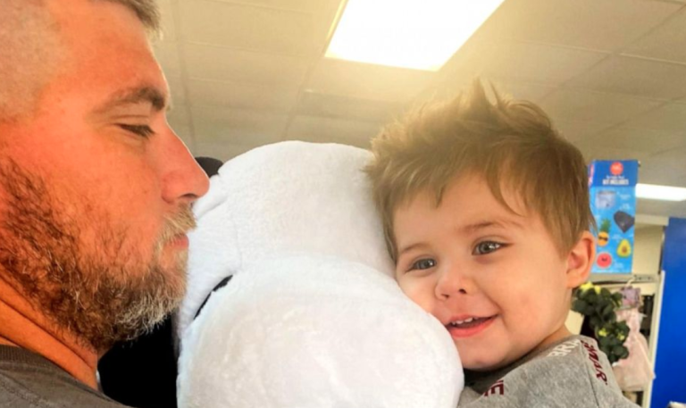 Guagua alertó a sus padres sobre un incendio y los salvó: No tenían olfato por el COVID