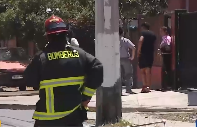 Hombre estuvo parapetado con tanques de oxígeno en Melipilla